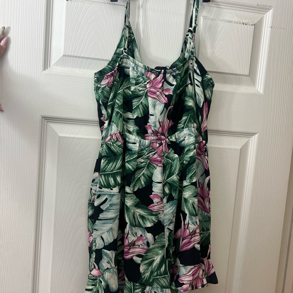 Floral Leaf Print Spaghetti-Strap Romper in Black and Green